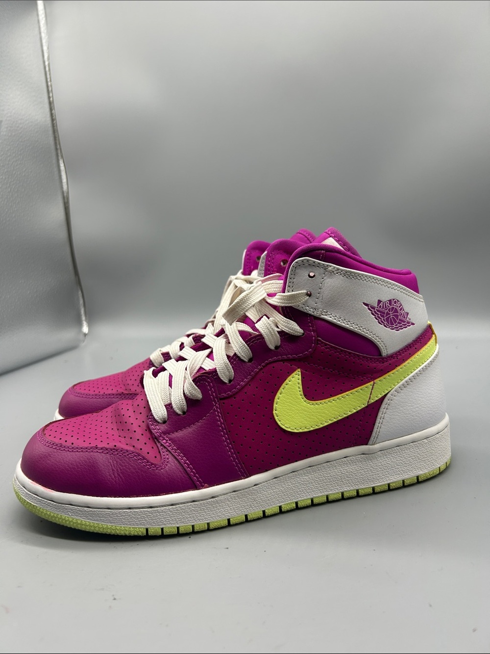 Nike Air Jordan 1 Retro High GG Size 6Y (Womens 7.5) Shoes Fuchsia Flash - Picture 2 of 7